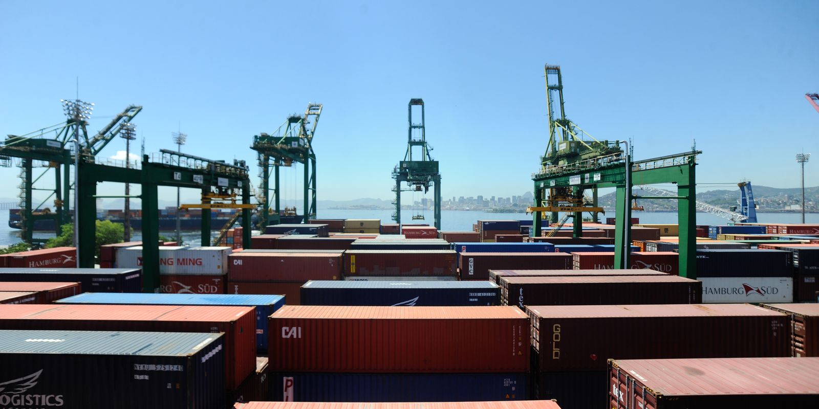 Exportações impulsionam superávit comercial de US$ 7,74 bi em setembro