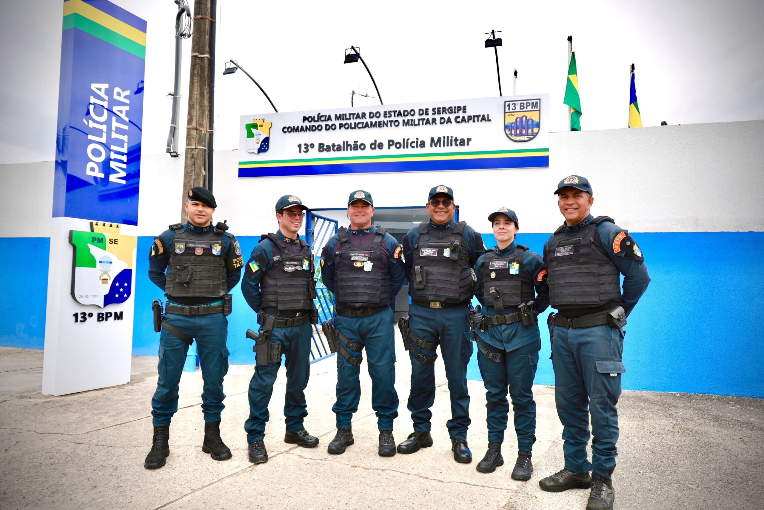 Equipe da segurança pública em unidade policial de Sergipe