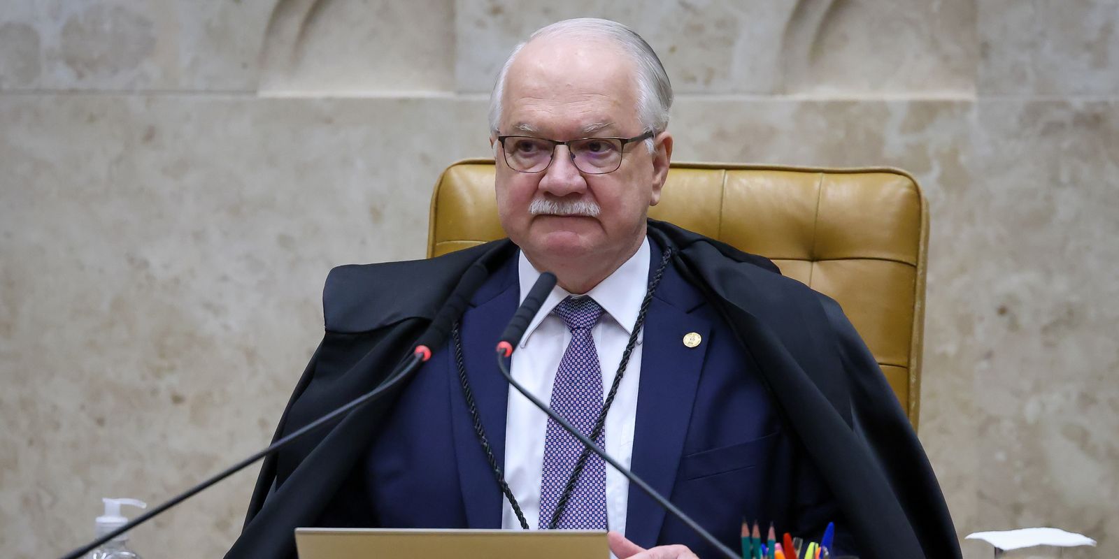 Fachin mantém Flávio Dino na relatoria de ações contra Flávio Bolsonaro
