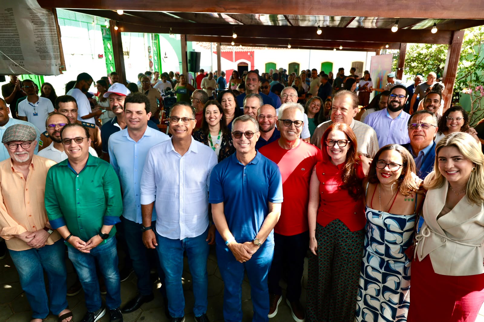 Autoridades e representantes das instituições realizadoras no lançamento do festival