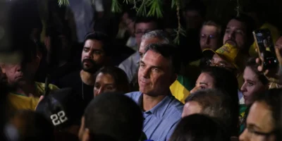 Flávio Bolsonaro aceita liberar sigilos se Lula ampliar os dele
