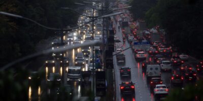 Fortes chuvas causam 17 alagamentos, 3 desabamentos e 1 morto na Brasilândia