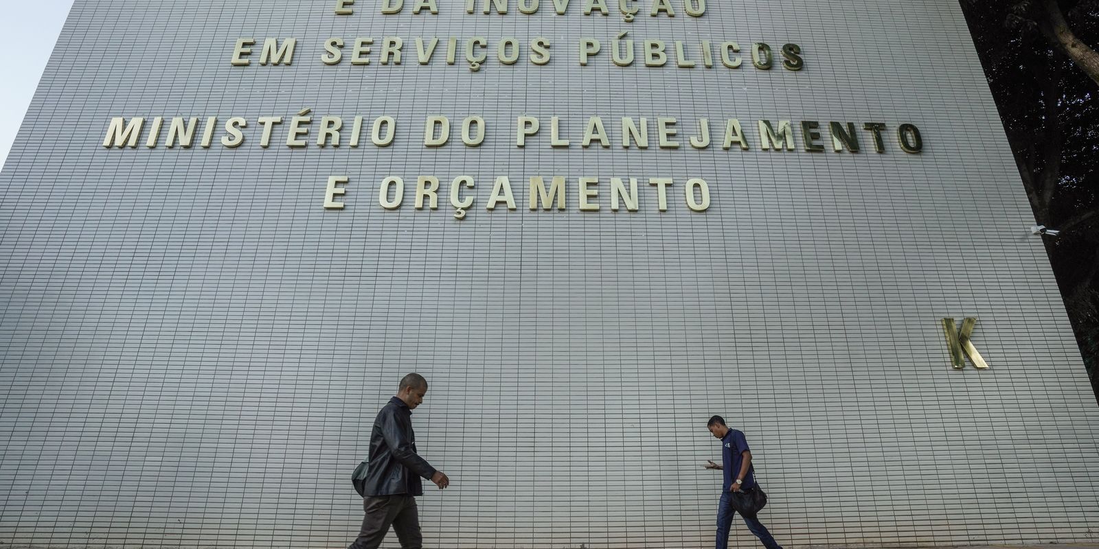 Governo remaneja R$20 bilhões para medidas de estímulo em 2027