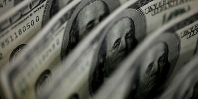 Ibovespa recua 2,68% e investidores voltam atenção à política fiscal