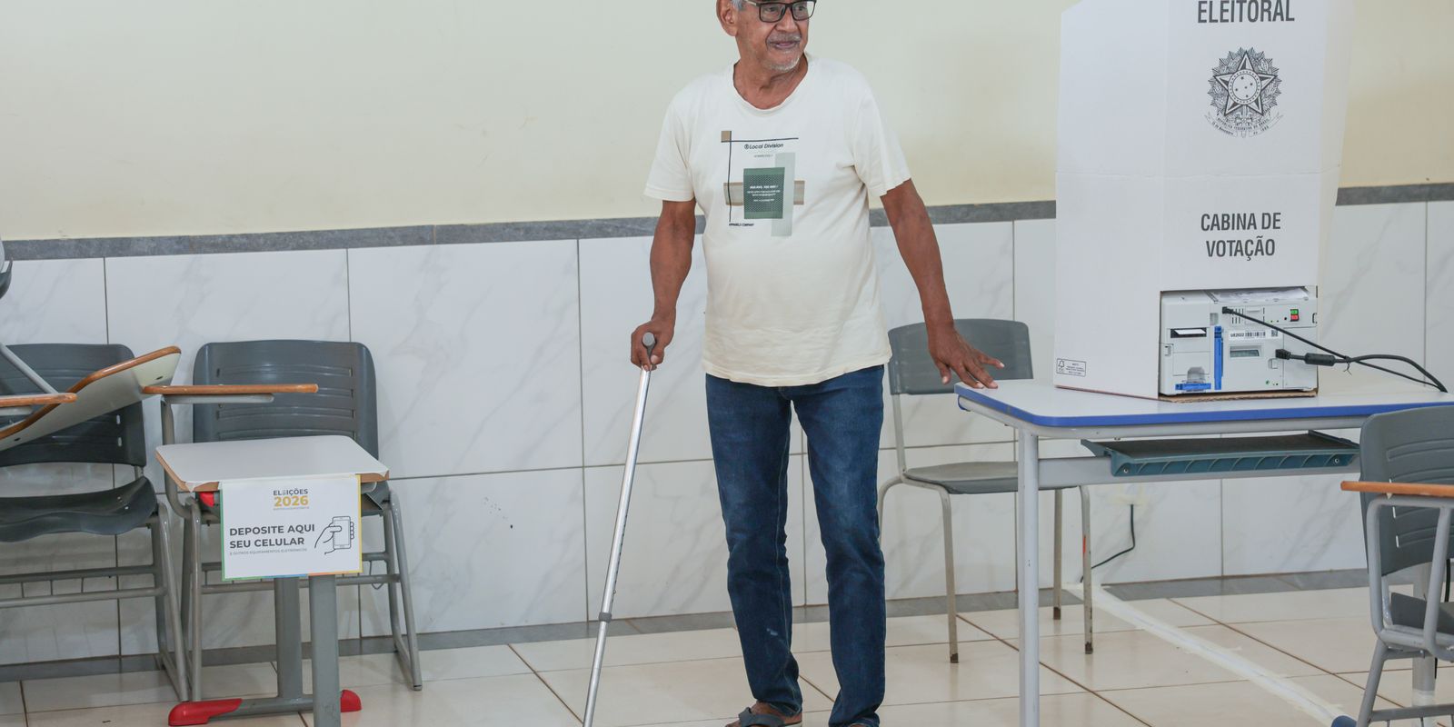 Idosos e jovens vencem obstáculos e reforçam importância do voto em Brasília