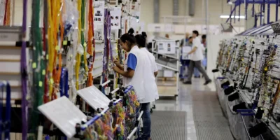 Indústria de transformação tem queda de 3,5% no faturamento em agosto