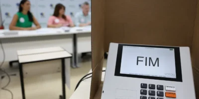 Justiça Eleitoral garante acesso e prioridade a idosos e PCD nas urnas