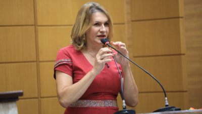 Linda Brasil alerta sobre locais de votação, denuncia colégio e homenageia Tonho