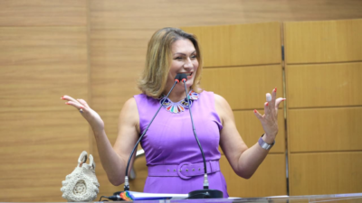 Linda Brasil pressiona por valorização dos servidores e reage à decisão do TSE