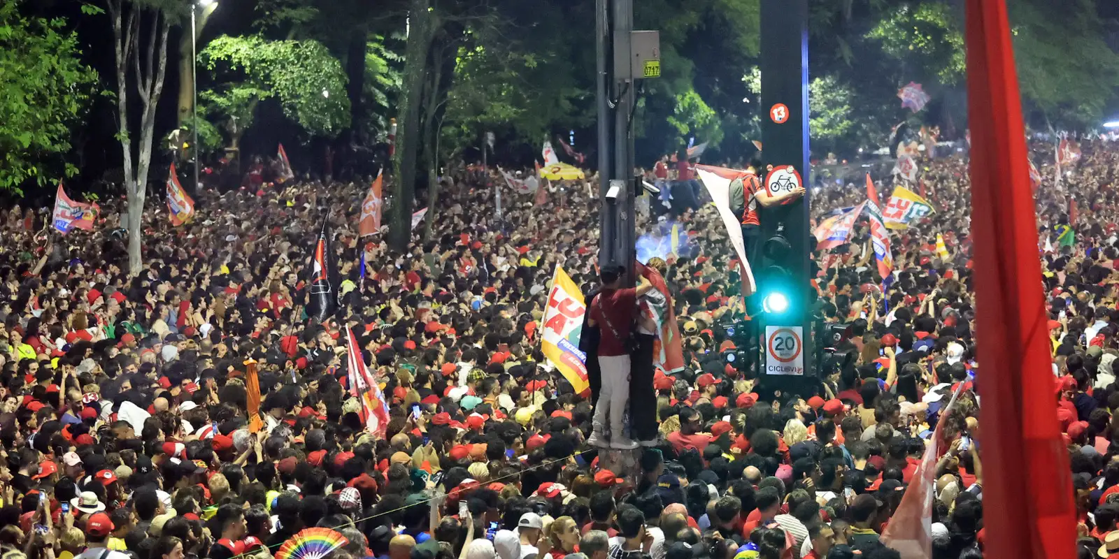 Lula bate recorde e conquista 64.256.232 votos no segundo turno