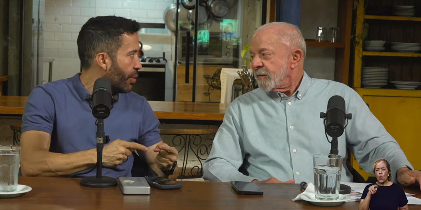 Lula convoca idosos a votar no segundo turno durante live com Janones