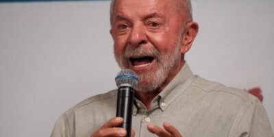 Lula lança Pé de Meia para universitários com R$700 por mês