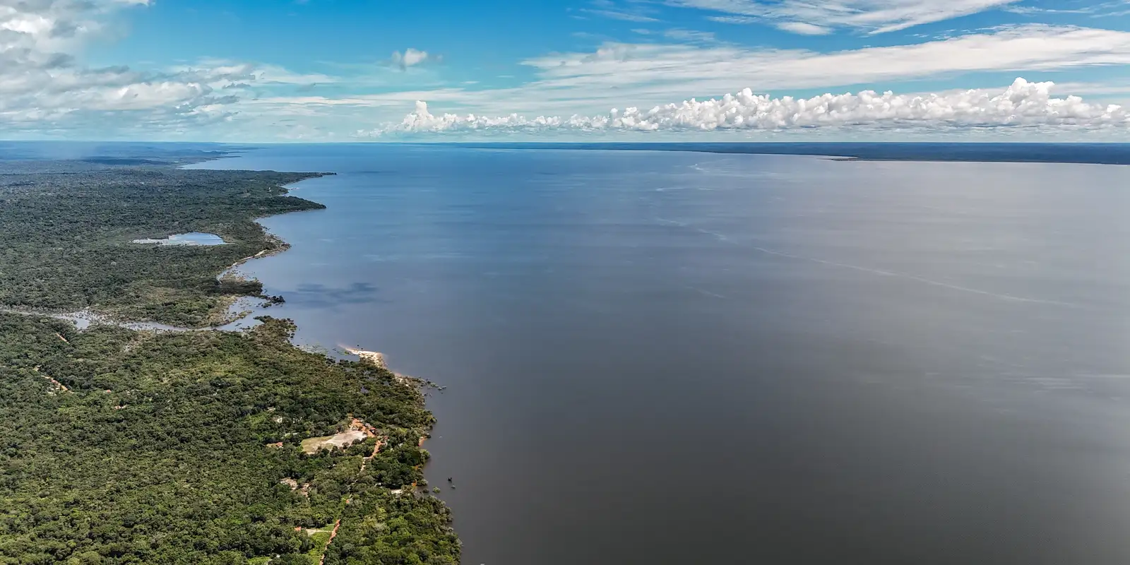 Lula prioriza emergência climática; Flávio Bolsonaro aposta no uso econômico