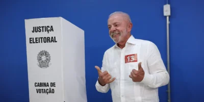 Lula vota em São Bernardo e destaca mobilização popular