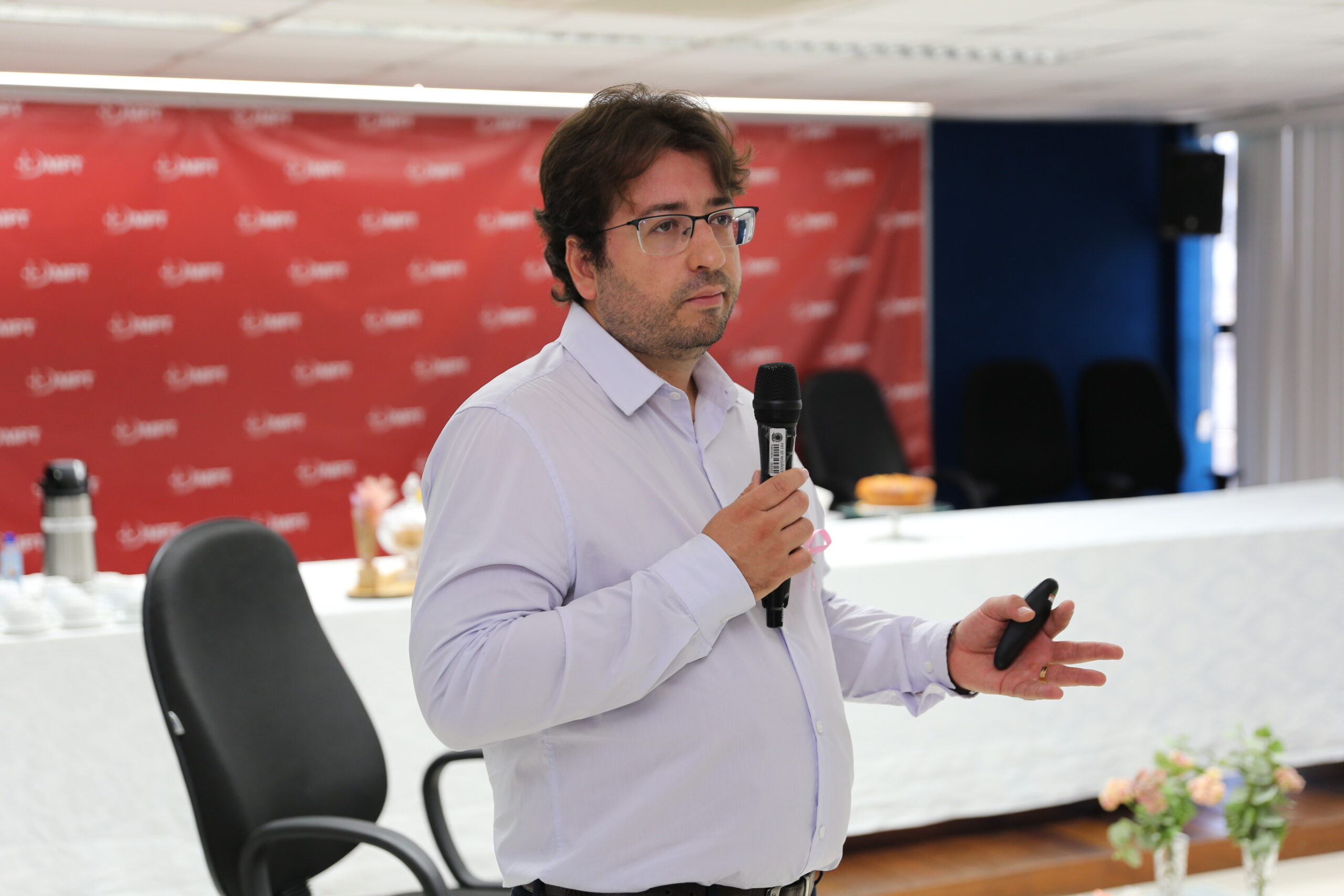 Membros, servidores, estagiários e terceirizados acompanharam a palestra