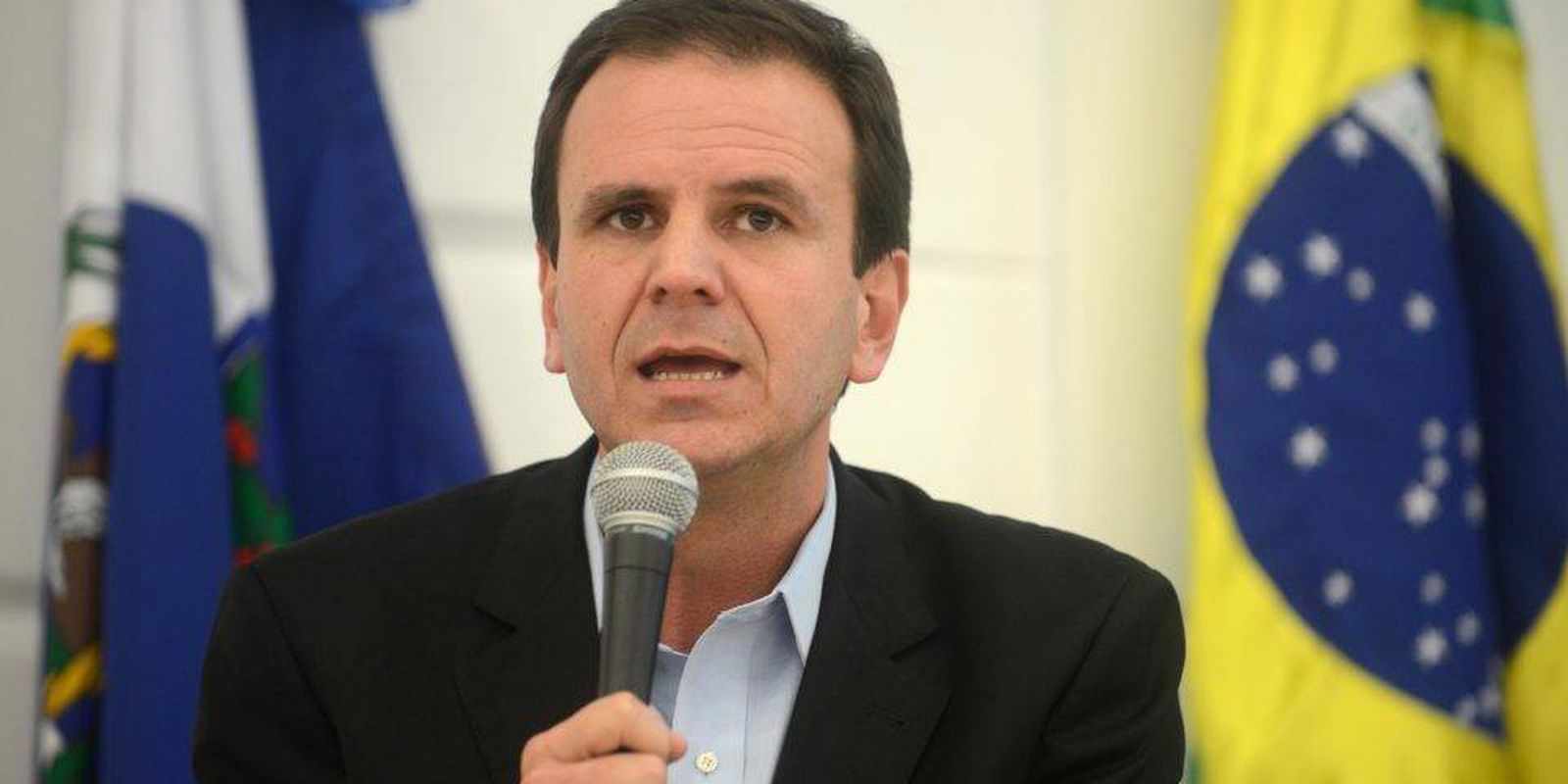 Paes retira candidatura ao governo do RJ após decisão do STF
