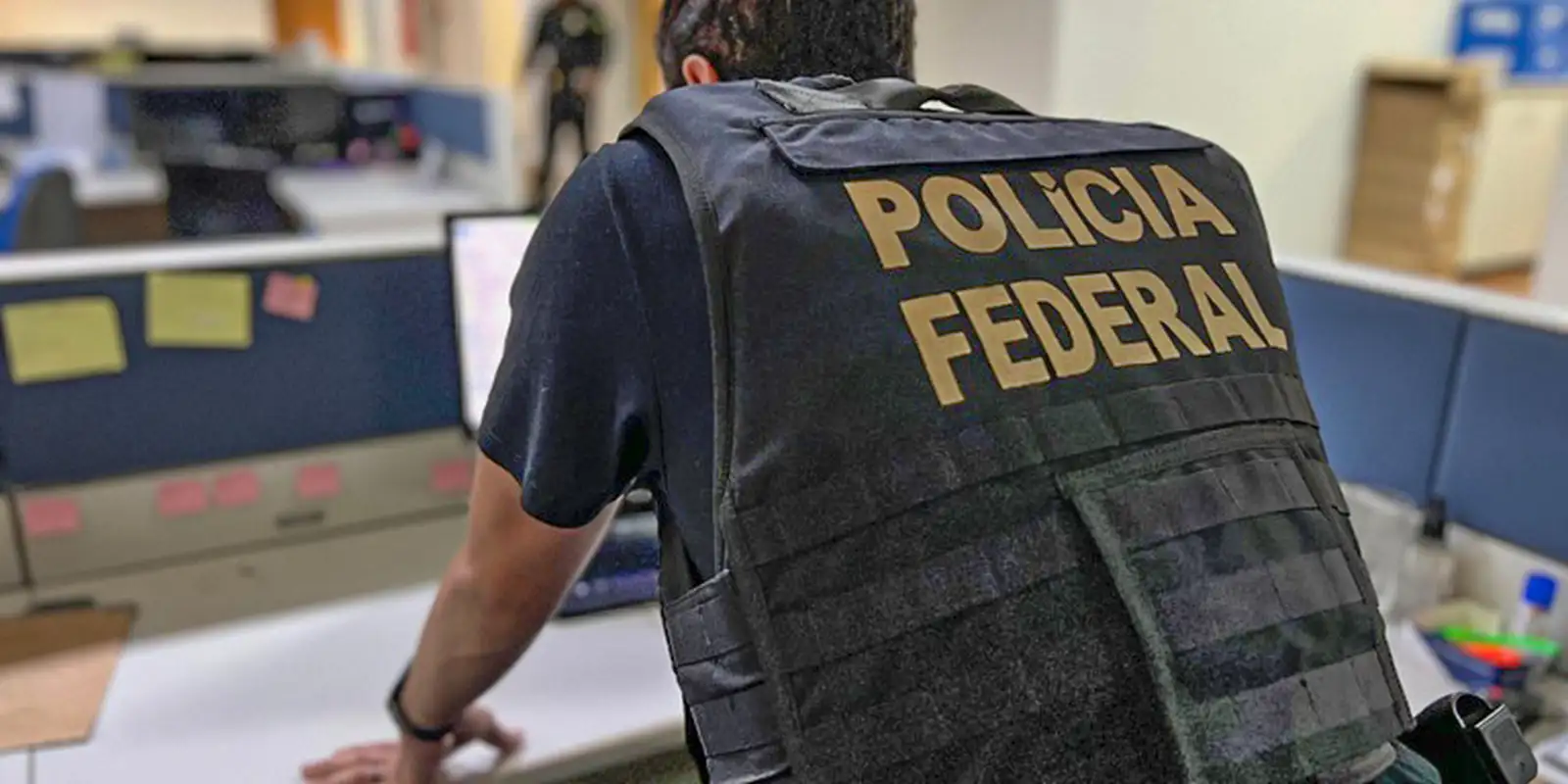 PF desarticula esquema e apreende R$ 30 milhões em crimes eleitorais