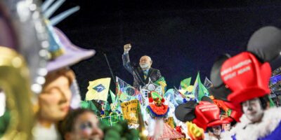 PGE recomenda não sancionar campanha por desfile em homenagem a Lula