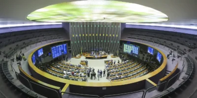 PL tem mais vitórias e redesenha mapa estadual com 20 governadores