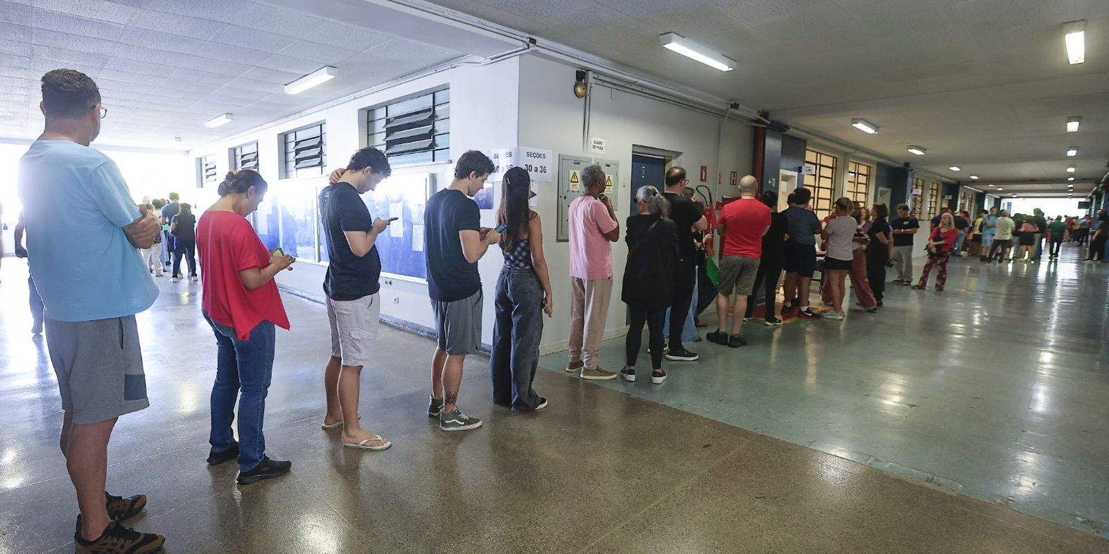 Polícia prende 34 por boca de urna; chuvas deixam mortos e estragos em SP
