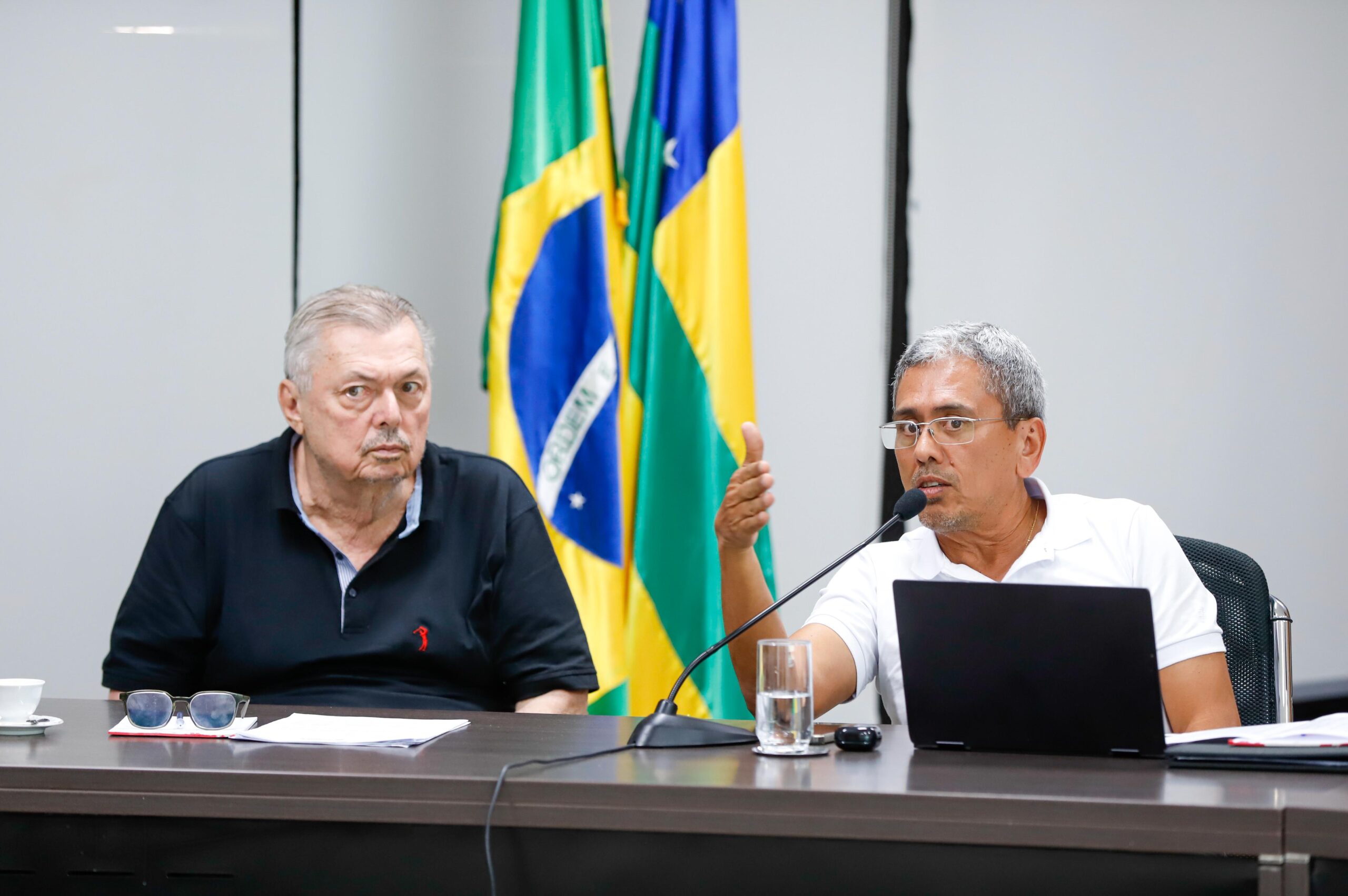 Integrantes da equipe técnica discutem medidas preventivas para a estiagem