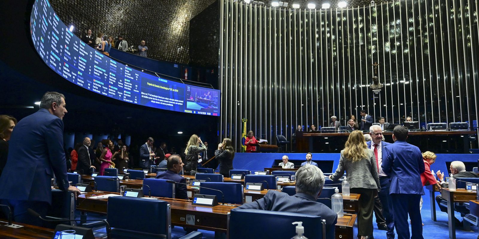 Senado elimina escala 6x1 e reduz jornada para 40 horas