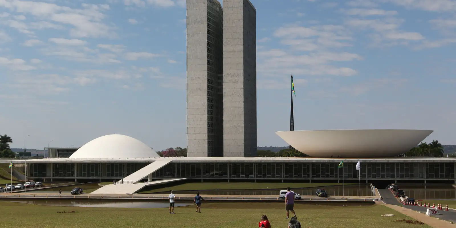 Senado pode votar em dois turnos PEC que acaba com escala 6x1