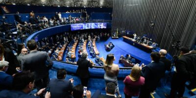 Senado vota PEC que acaba com escala 6x1 e reduz jornada