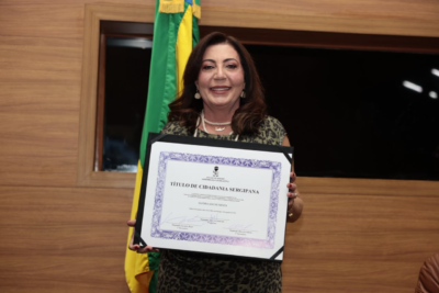 Sergipe homenageia professora Sandra Menta com Título de Cidadania