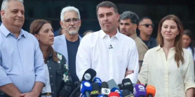 STF desmente buscas da PF em endereços de Flávio Bolsonaro