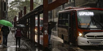 Tempestades atingem Sul e Centro-Oeste; Inmet emite alerta laranja