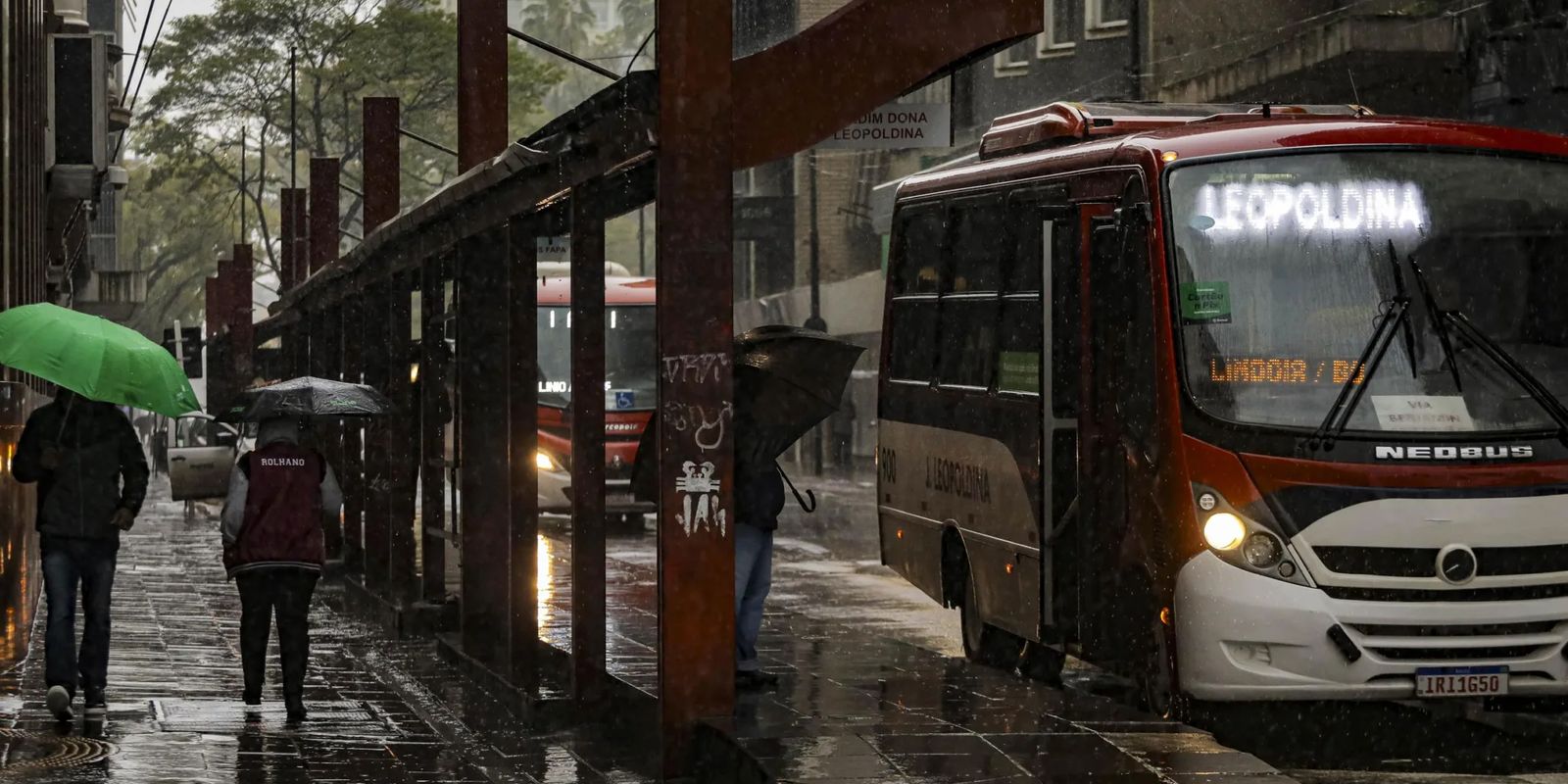 Tempestades atingem Sul e Centro-Oeste; Inmet emite alerta laranja