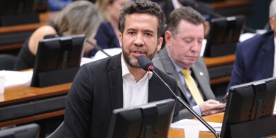 TSE ordena suspensão do canal 'Exército do Lula'; Janones chama decisão de censura