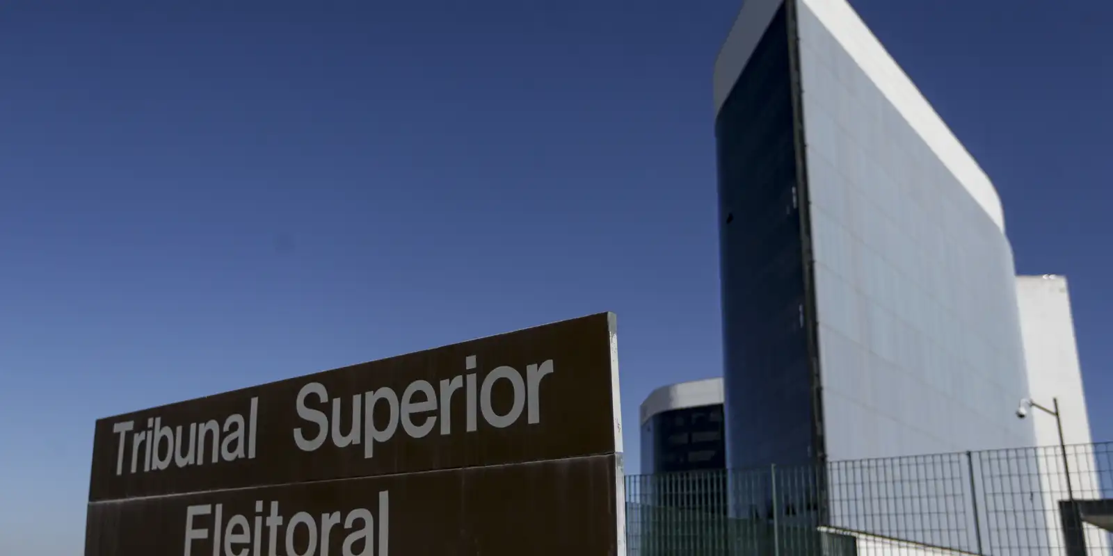 TSE retoma totalização às 19h após suspensão por decisão do STF