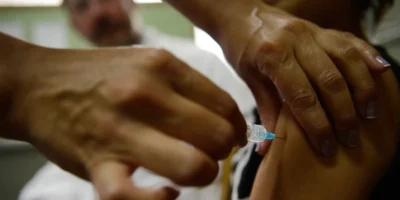 Vacina HPV reduz 78% das consultas por lesões cervicais em adolescentes