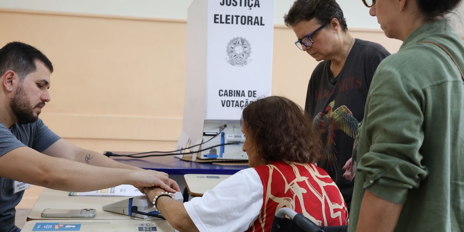 Votos de eleitores 70+ sobem 43% e pressionam resultados nas capitais